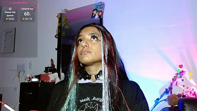 carolinerue online show from October 8, 8:23 am