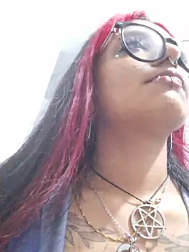 carolinerue online show from June 8, 9:09 am