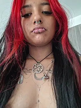 carolinerue online show from June 12, 9:35 pm
