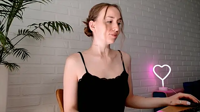 WhitePrincessLuna online show from July 19, 11:58 am
