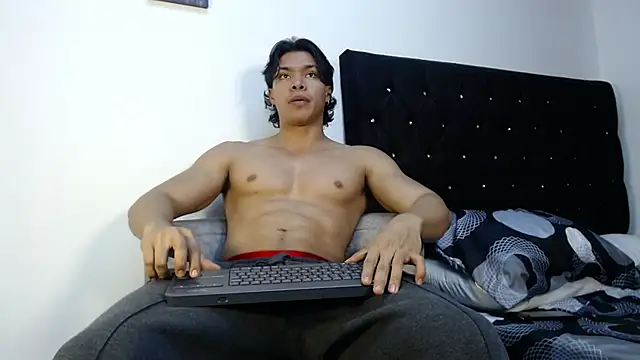 Snapshot of adriel_escalante chatting on December 2, 3:23 am adriel escalante online show from December 2, 3:23 am