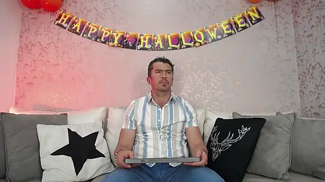 JuanKarloz  online show from October 7, 1:52 pm