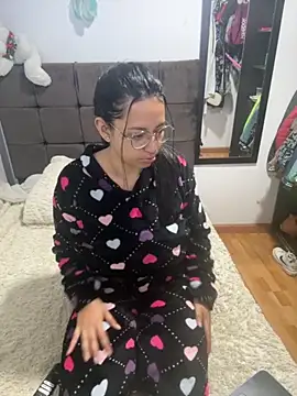 Snapshot of Zoelove__ chatting on October 24, 2:52 am Zoelove online show from October 24, 2:52 am