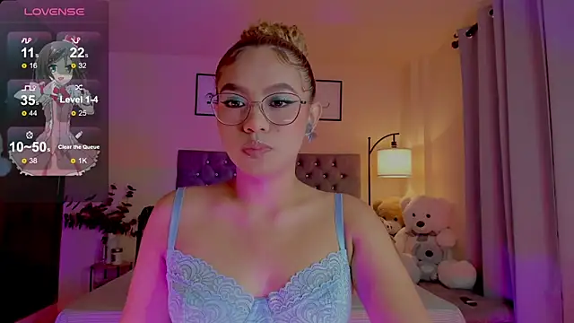 Snapshot of OxanaFedorova1- chatting on May 15, 9:11 pm OxanaFedorova1- online show from May 15, 9:11 pm