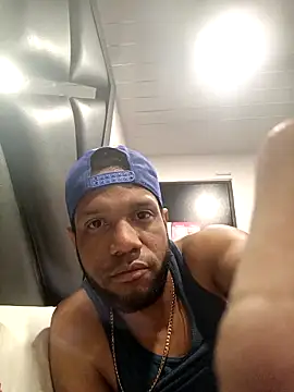 Snapshot of JoselitoVrgn chatting on November 9, 10:24 am JoselitoVrgn online show from November 9, 10:24 am