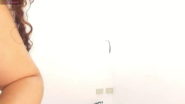Snapshot of Isis_Bladee chatting on June 7, 1:59 pm Isis Bladee online show from June 7, 1:59 pm