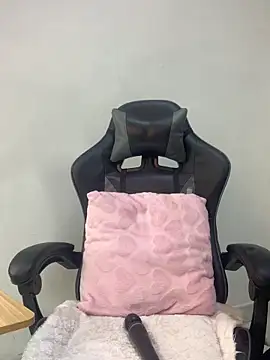 luna brown7 online show from March 28, 7:52 am