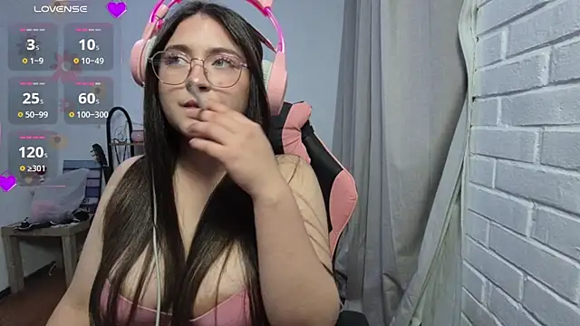 valentinauwu online show from March 21, 6:29 am