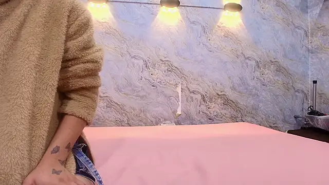 Snapshot of abbyrouss_ chatting on October 29, 3:31 am abbyrouss online show from October 29, 3:31 am