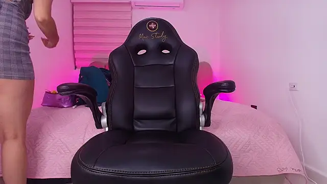 Snapshot of abbyrouss_ chatting on November 22, 3:38 am abbyrouss online show from November 22, 3:38 am