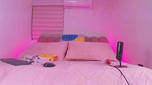 Snapshot of abbyrouss_ chatting on November 30, 3:10 am abbyrouss online show from November 30, 3:10 am