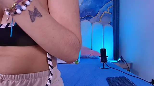 abbyrouss  online show from April 2, 3:04 am