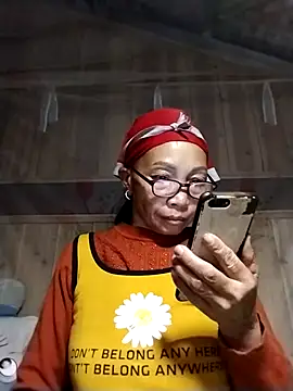 Snapshot of -Xuka-200 chatting on December 15, 12:09 pm -Xuka-200 online show from December 15, 12:09 pm