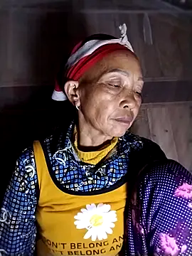 Snapshot of -Xuka-200 chatting on December 18, 1:39 pm -Xuka-200 online show from December 18, 1:39 pm