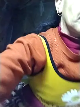 Snapshot of -Xuka-200 chatting on January 5, 11:19 pm -Xuka-200 online show from January 5, 11:19 pm