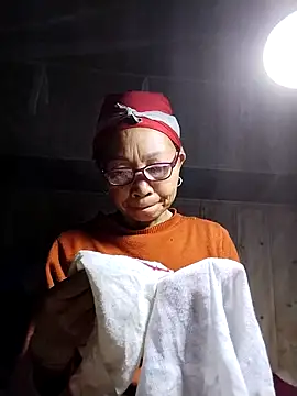 Snapshot of -Xuka-200 chatting on February 14, 11:12 pm -Xuka-200 online show from February 14, 11:12 pm