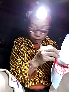 Snapshot of -Xuka-200 chatting on February 21, 12:50 pm -Xuka-200 online show from February 21, 12:50 pm