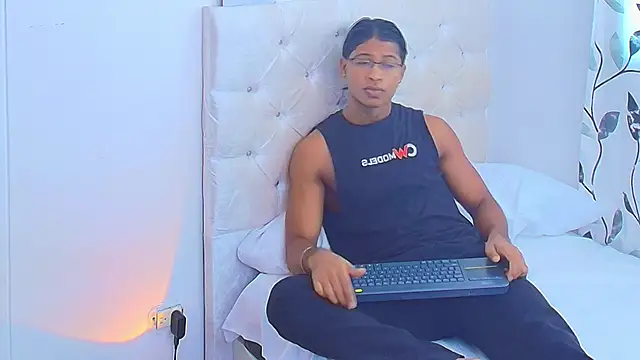 Snapshot of cassian_gold chatting on June 22, 6:38 pm cassian gold online show from June 22, 6:38 pm