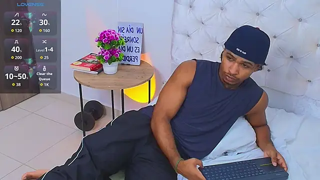Snapshot of cassian_gold chatting on July 20, 9:28 pm cassian gold online show from July 20, 9:28 pm