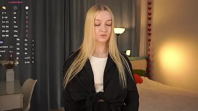 KrishnaSimmons online show from October 3, 7:33 pm