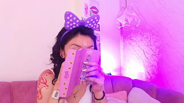 april bennett online show from October 27, 12:31 pm