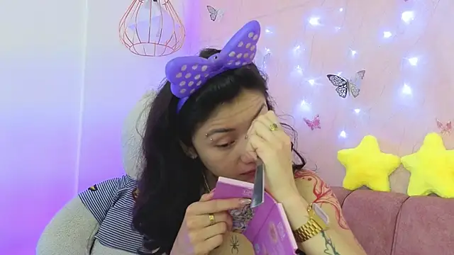 april bennett online show from December 3, 1:09 pm