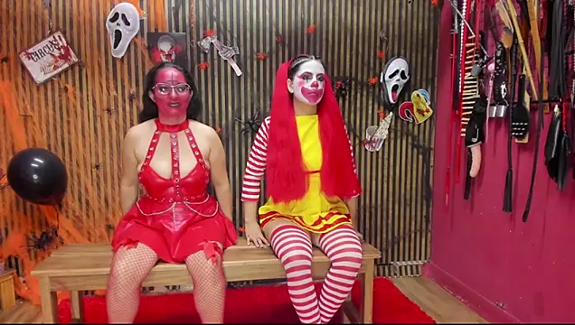 Snapshot of VantablackBDSMShow_ chatting on October 31, 1:34 pm VantablackBDSMShow online show from October 31, 1:34 pm