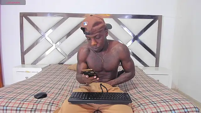 kingmaverickx online show from April 18, 1:31 am