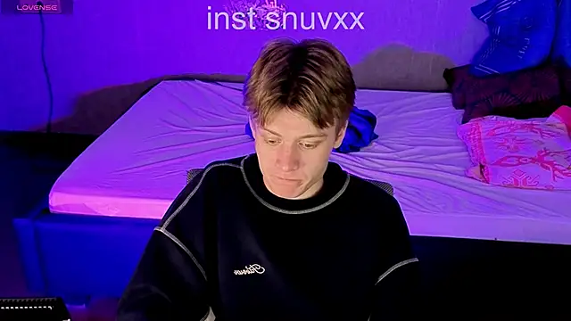 Snapshot of LouieEvans chatting on October 2, 1:01 am LouieEvans online show from October 2, 1:01 am