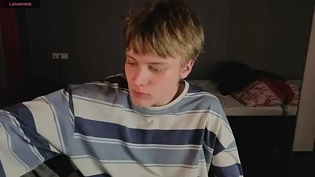 Snapshot of LouieEvans chatting on October 9, 3:43 pm LouieEvans online show from October 9, 3:43 pm