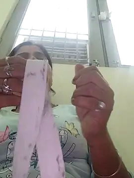 Hot-Pooja25 online show from September 20, 9:32 am