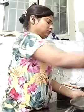 Hot-Pooja25 online show from April 11, 5:28 pm