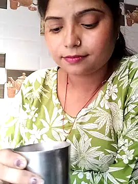 Hot-Pooja25 online show from April 18, 12:09 pm