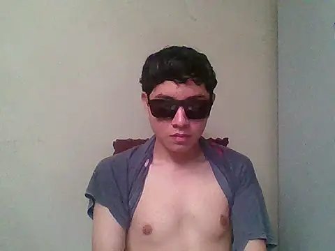 Snapshot of twinkboy593 chatting on October 10, 2:38 pm twinkboy593 online show from October 10, 2:38 pm