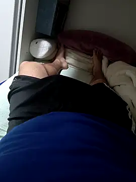 Snapshot of Enriquee147 chatting on October 27, 1:37 pm Enriquee147 online show from October 27, 1:37 pm