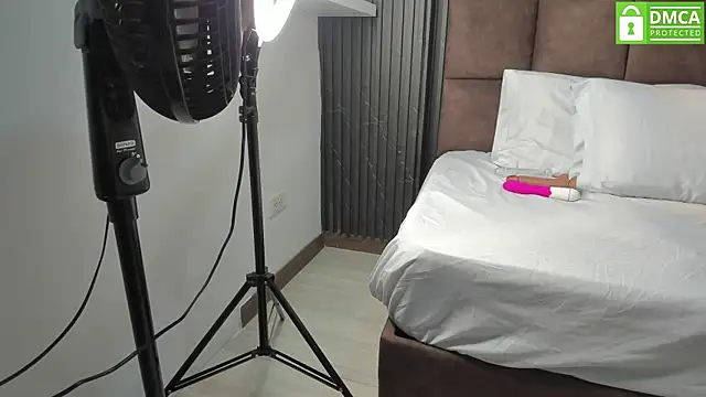 Snapshot of Sussy_Vixen chatting on September 26, 10:14 pm Sussy Vixen online show from September 26, 10:14 pm