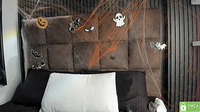 Sussy Vixen online show from October 24, 7:43 pm