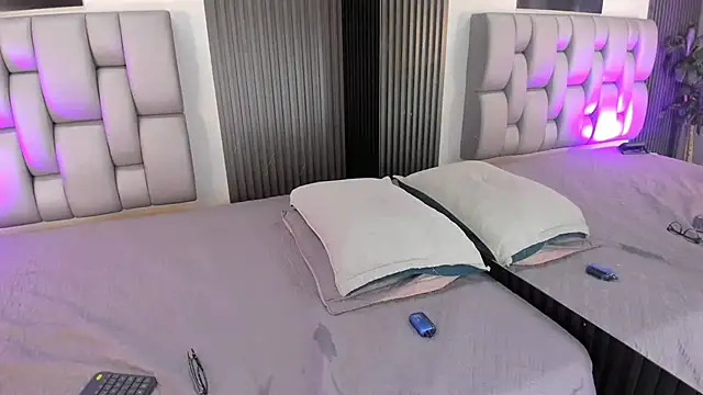 Snapshot of Gia-Malkova chatting on September 28, 8:20 am Gia-Malkova online show from September 28, 8:20 am