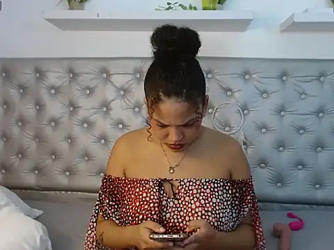 Snapshot of lulu_lovee chatting on October 24, 3:36 am lulu lovee online show from October 24, 3:36 am