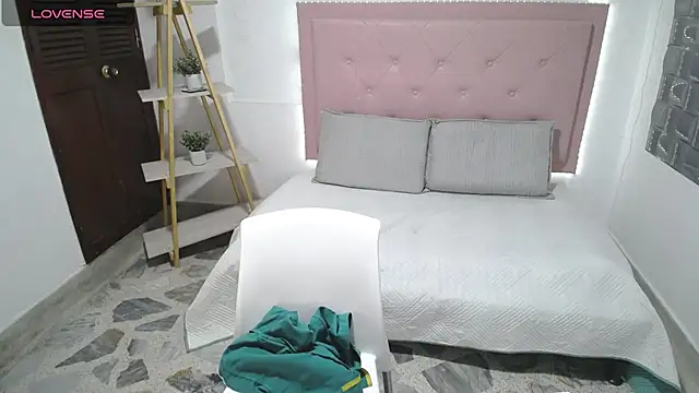 Dulce  Lovee online show from October 30, 12:12 am