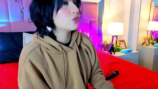 Snapshot of RobinBennett chatting on May 18, 1:39 pm RobinBennett online show from May 18, 1:39 pm