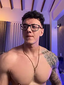 Snapshot of Thomas_Falcon chatting on October 3, 1:13 am Thomas Falcon online show from October 3, 1:13 am