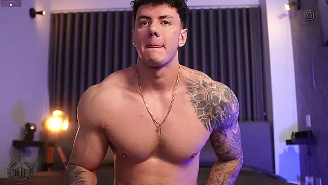 Snapshot of Thomas_Falcon chatting on October 15, 10:32 pm Thomas Falcon online show from October 15, 10:32 pm