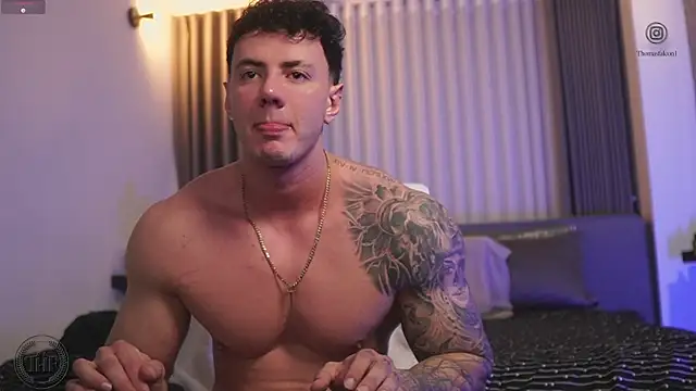 Snapshot of Thomas_Falcon chatting on October 20, 11:16 pm Thomas Falcon online show from October 20, 11:16 pm