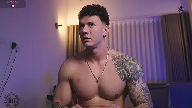 Snapshot of Thomas_Falcon chatting on October 28, 10:23 pm Thomas Falcon online show from October 28, 10:23 pm