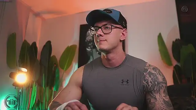 Snapshot of Thomas_Falcon chatting on November 23, 12:32 am Thomas Falcon online show from November 23, 12:32 am