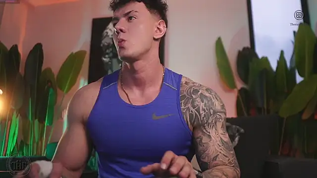 Snapshot of Thomas_Falcon chatting on November 23, 10:20 pm Thomas Falcon online show from November 23, 10:20 pm