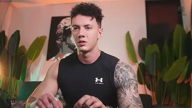 Snapshot of Thomas_Falcon chatting on November 25, 11:49 pm Thomas Falcon online show from November 25, 11:49 pm