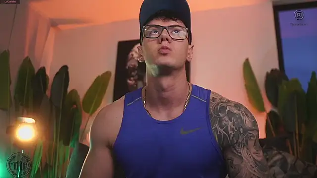 Snapshot of Thomas_Falcon chatting on December 1, 10:48 pm Thomas Falcon online show from December 1, 10:48 pm