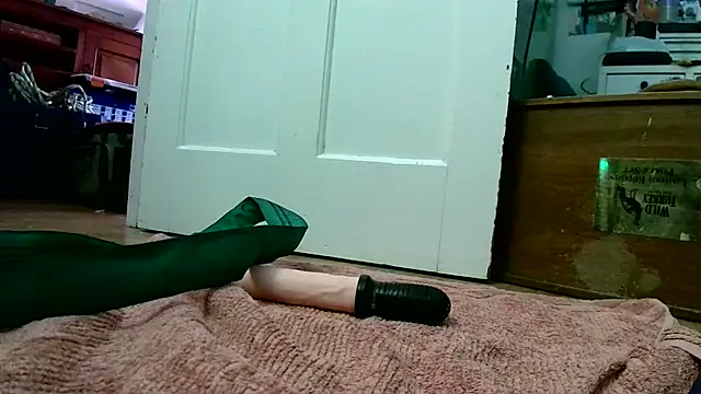 Snapshot of rzalza chatting on January 6, 2:48 am rzalza online show from January 6, 2:48 am
